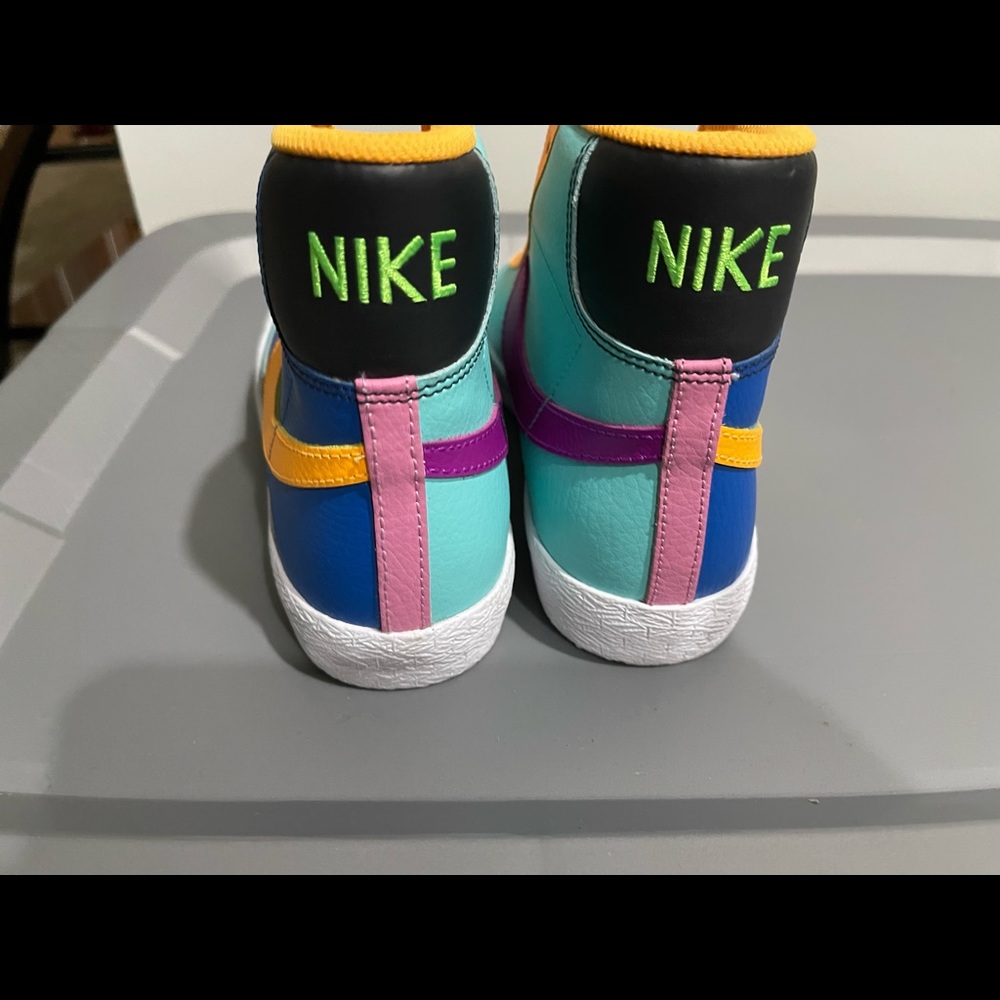 Brand new very cute NIKE BLAZERS Selling because they’re too big on me.